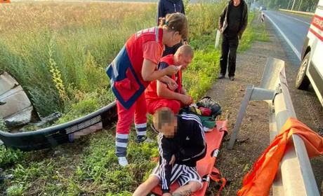 Поблизу П'ятихаток водій мікроавтобуса потрапив у ДТП. Обійшлося без жертв