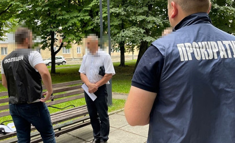 42 тисячі гривень «відкату» за отримання коштів місцевого бюджету: затримали двох посадовців