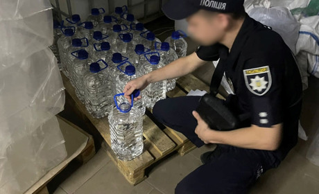 Майже 200 літрів фальсифікованого алкоголю вилучили з крамниці поліцеські на Чернігівщині