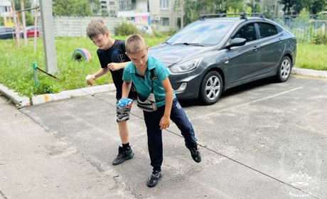 В Покровську почали боротьбу з загородженнями на паркувальних майданчиках. Для чого
