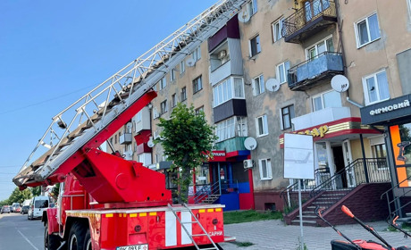 У Сарнах рятувальники допомогли відчинити двері квартири, де зачинилися малолітні діти