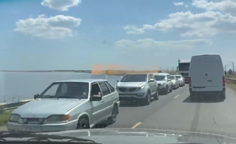 Окупантам довелося скасувати паспортний контроль між Кримом та Херсонщиною, аби не допускати заторів