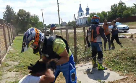 На Одещині зауваження мотоциклістам за швидку їзду закінчилося бійкою: четверо травмованих