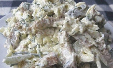 Готуємо сьогодні: рецепт сирного салату з м'ясом