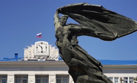 «Будемо триматись, скільки зможемо!» За рахунок чого виживають мешканці окупованого Бердянська