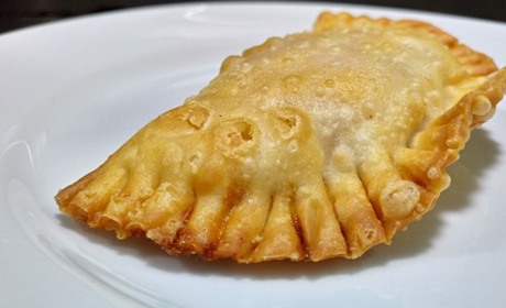 Готуємо сьогодні: рецепт смачних та тоненьких чебуреків