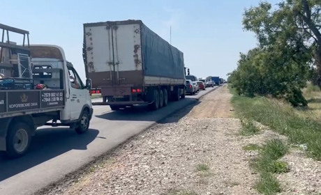Стала відома справжня причина, чому окупанти направляють автівки до Криму через Мелітополь