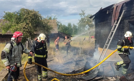 У селі Сарненського району вщент згорів дерев’яний будинок