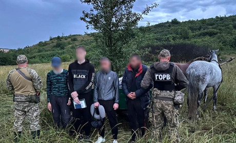 На Одещині затримали іноземця, який незаконно переправляв за кордон чоловіків на конях (ФОТО)