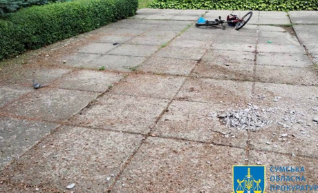 Окупанти скинули вибухівку у центр Середино-Буди. Є постраждалі