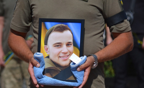 Під Бахмутом загинув 20-річний южноукраїнець Олександр Кушнір. Громада попрощалася з воїном. ФОТО
