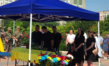 В Южному попрощались із загиблим героєм (ФОТО)