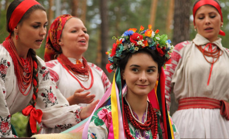 Де можна знайти календар свят та історію як виникла ідея святкування кожної події