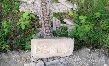 У Лозівському районі зруйнували пам’ятник жертвам Голодомору і ще 10 надгробків. Коли це сталося
