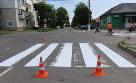 По Черкаській відновлюють розмітку