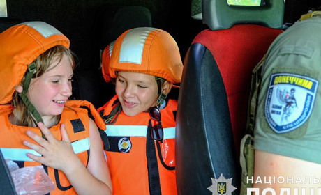 Торецьк під обстрілами: “Білий янгол” евакуює дітей з громади