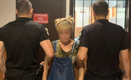 Поліцейські на Чернігівщині затримали жінку за розбійний напад на чоловіка. Подробиці