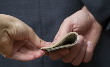 На Черкащині судитимуть лікаря за отримання хабаря в розмірі 3000 доларів США