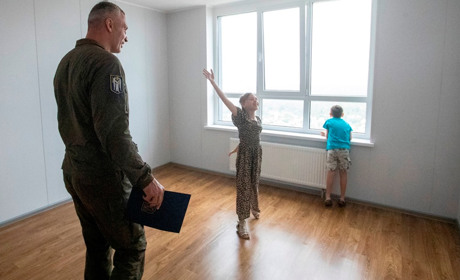 У Києві придбали 113 квартир для переселенців: хто там буде жити? (оновлено)