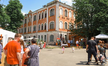 Крафтові скарби Полтавщини: Ярмарок «Курс на незалежність» чекає на тебе!