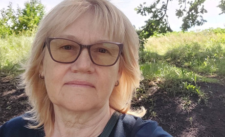 Виїжджали з Попасної під обстрілами. Насипали тваринам корму на тиждень, бо сподівалися повернутися