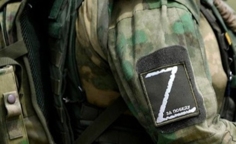 В Енергодарі російські військові під час обшуків викрадають гроші цивільних
