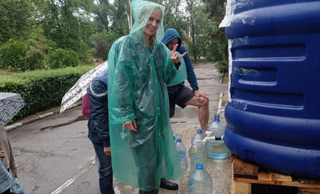 «Це допис вдячності»: Ольга Мірошниченко про свою роботу на пункті видачі води у Нікополі