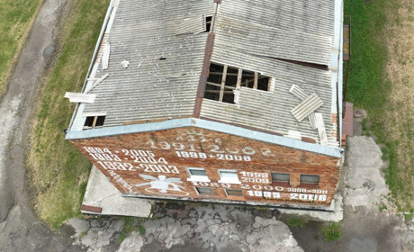 В Барі буревій поламав дахи: постраджали навчальні заклади, установи, і приватні будинки: фото