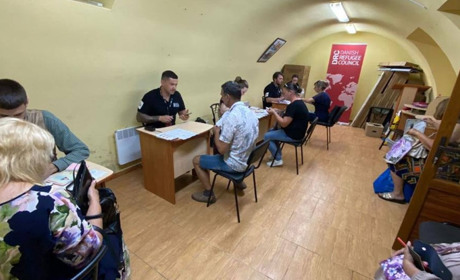 У Херсоні виплатили першу допомогу від Європейського Союзу постраждалим внаслідок підтоплення