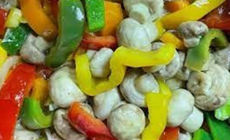 Готуємо сьогодні: мариновані огірочки з печерицями і перцем