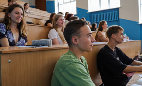 Переселенці з Луганщини можуть отримати ваучери на навчання. Перелік спеціальностей