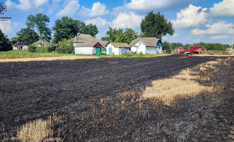 На Черкащині рятувальники ліквідували пожежу стерні пшениці: одна людина загинула