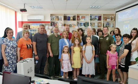 В Кривому Розі відкрили гуманітарний хаб для переселенців з Бахмутського району. Адреса, телефон