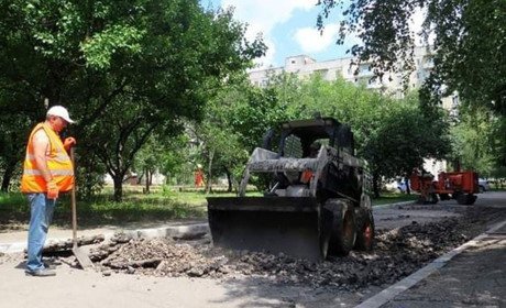У Жовтих Водах стартував ремонт внутрішньодворових проїздів (фотозвіт)