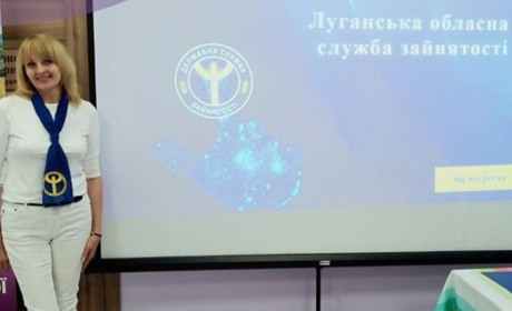 Працевлаштування. Переселенцям з Луганщини у 16 хабах допомагають знайти роботу на новому місці