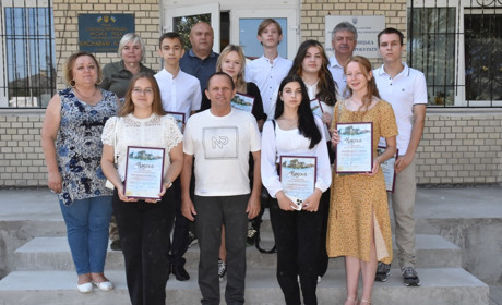 У Старокостянтинові відзначили випускників, котрі скласти іспити НМТ на 200 балів