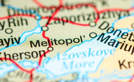 У Мелітополі готуються до "виборів" - завозять "масовку" і не випускають місцевих