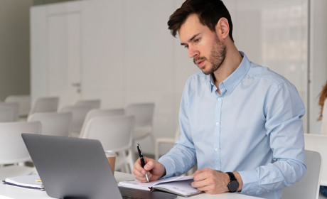 Куди влаштуватися у Старокостянтинові та громаді: вільні вакансії від роботодавців