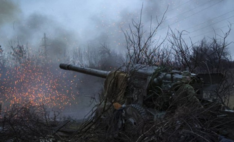 Українські воїни відбивають атаки на фронті в Луганській області: знищили російський танк Т-90