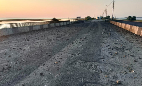 Окупанти змінюють логістику через пошкодження мостів