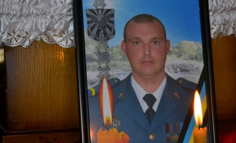 У Старокостянтинові провели в останню дорогу військового пожежного Сергія Лисюка