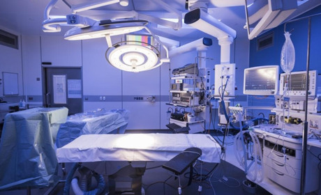 Что собой представляют медицинские хирургические светильники?