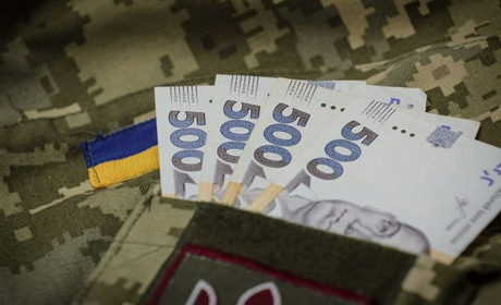 Кабмін затвердив розмір щомісячних доплат для військових під час війни