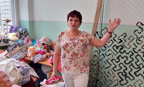 Наталя Сорокіна - переселенка зі зруйнованого на 70% села Котляреве. Вона займається волонтерством