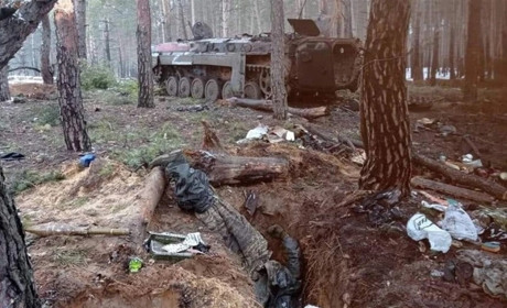 Російські військові спалюють своїх загиблих поблизу Мелітополя