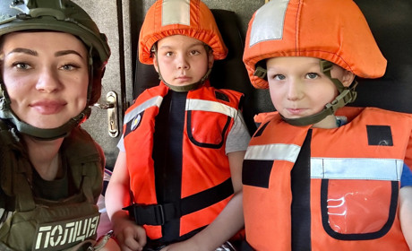 Троє врятованих із Залізного малолітніх дітей - черговий геройський вчинок екіпажу «Білий Янгол»