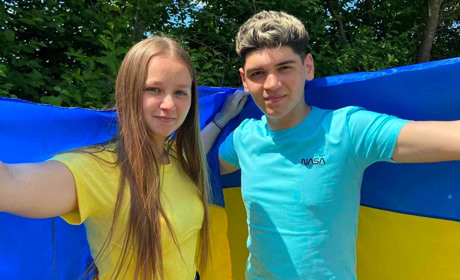 Дует Arka: волонтери-музиканти зі Старокостянтинова проводять благодійні концерти, щоб допомогти ЗСУ