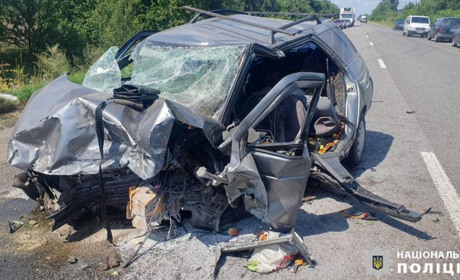 Жахлива аварія біля Деньгів: жінка відмовилася від госпіталізації, чоловіка забрала швидка