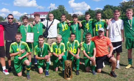 Юні южноукраїнські футболісти стали чемпіонами на обласному турнірі