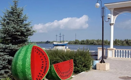 Всі в'їзди крім одного перекриті. У Голій Пристані окупанти готуються до боїв за місто